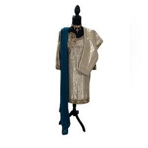 Pakistani Indian shalwar kameez kurta suit